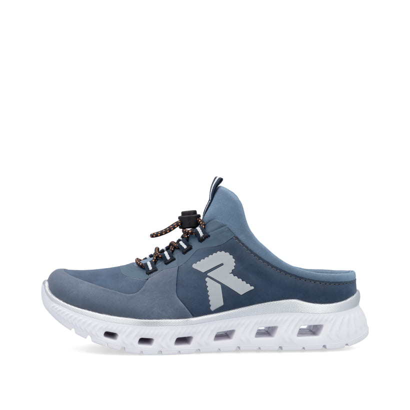 Blaue Rieker Damen Clogs M6069-10 mit Gummizug sowie einer ultraleichten Sohle. Schuh Außenseite.