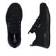 Schwarze Rieker Herren Slipper B9655-00 mit einem Gummizug sowie Komfortweite G. Schuh von oben, liegend.