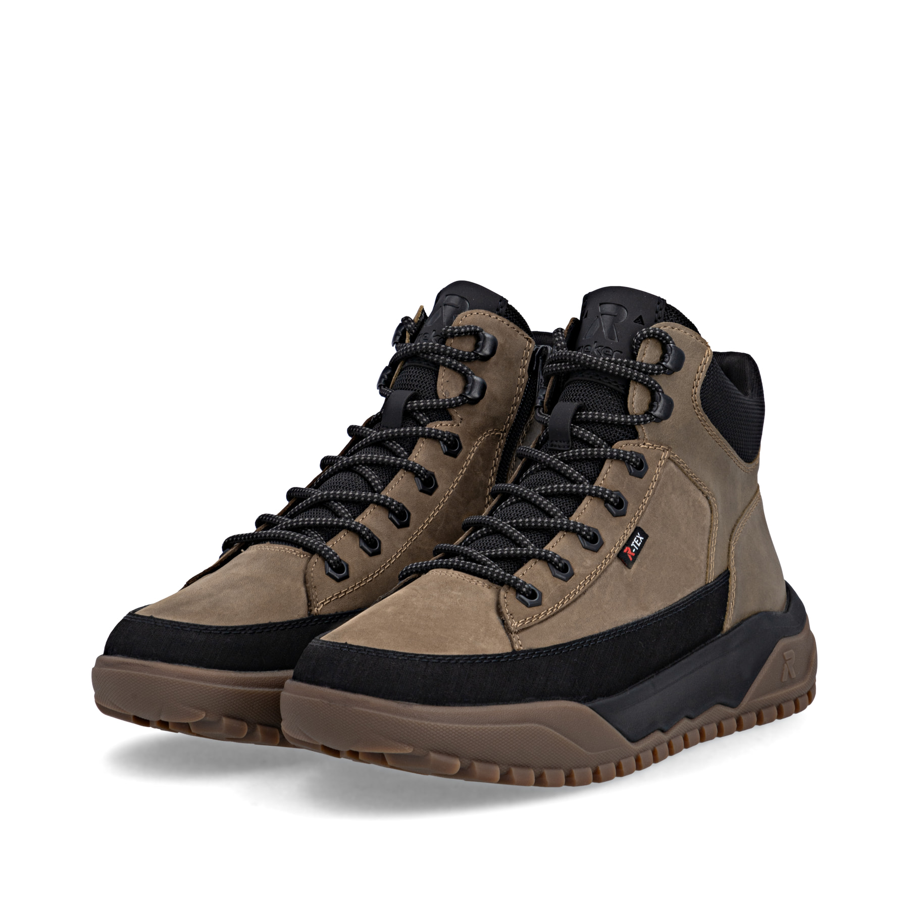 Braune Rieker Herren Schnürstiefel U1571-20 mit wasserabweisender TEX-Membran. Schuhpaar seitlich schräg.
