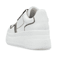 Weiße Rieker Damen Sneaker Low M7813-80 mit modernen Ziernähten sowie Schnürung. Schuh von hinten.