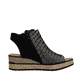Schwarze Rieker Keilsandaletten 63791-01 mit dekorativer Blume. Schuh Innenseite.