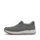 Graue Rieker Herren Slipper 11550-42 mit einem Gummizug sowie der Extraweite H. Schuh Außenseite.