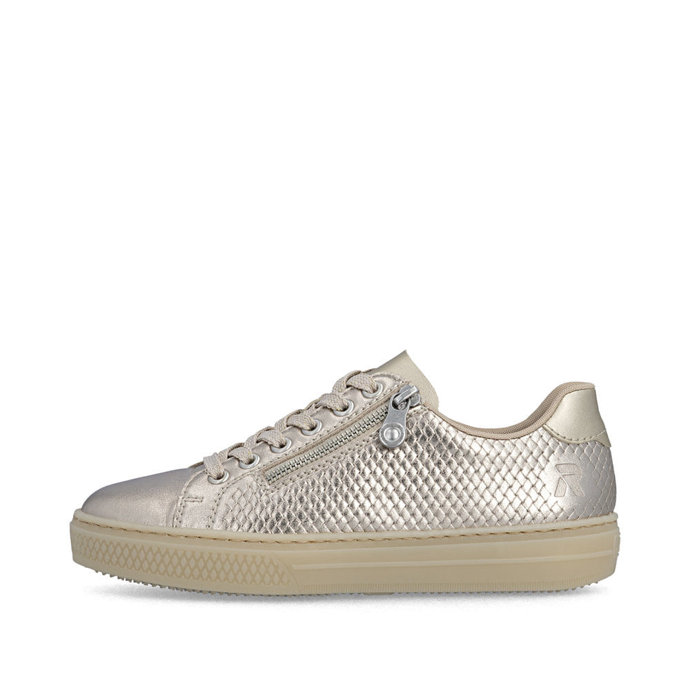 Baskets basses Rieker métalliques pour femme L5955-90 en cuir lisse. Côté extérieur de la chaussure.