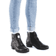 Bottines Rieker noires pour femme Y0764-00 avec imprimé léopard. Chaussure au pied.