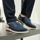Blaue Rieker Herren Slipper 14459-14 mit einem Gummizug sowie Komfortweite G 1/2. Schuh am Model.