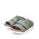 Grüngraue Rieker Damen Pantoletten 64469-52 mit groben Ziernähten. Schuhpaar seitlich schräg.