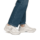 Weisse Rieker Sport Damen Sneaker Low W4201-80. Schuh am Fuß.