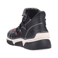 Schwarz-graue Rieker Damen Kurzstiefel 45983-00 mit einem Reißverschluss. Schuh von hinten.