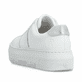 Baskets basses Rieker blanches pour femme M1910-80 avec lacets. Chaussure vue de l'arrière.