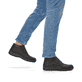 
Espressobraune Rieker Herren Kurzstiefel 05367-25 mit einer schockabsorbierenden Sohle. Schuh am Fuß