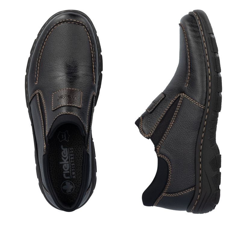 Mocassins Rieker noirs pour hommes 19961-03 avec bande élastique. Chaussure vue de dessus, couchée.