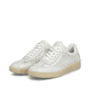Beige Rieker Damen Sneaker Low M5521-90 mit metallischem Finish sowie Schnürung. Schuhpaar seitlich schräg.