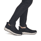 Mocassins Rieker bleus pour homme 11551-14 en cuir suédé. Chaussure au pied.