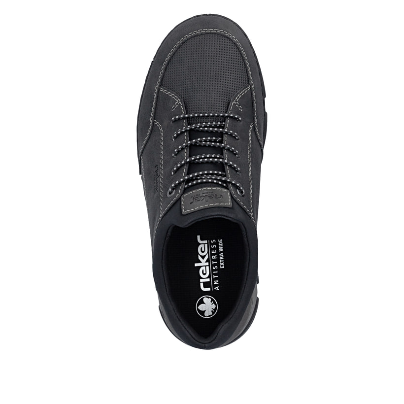 Schwarze Rieker Herren Slipper 15950-00 mit einem Gummizug sowie Extraweite H. Schuh von oben.