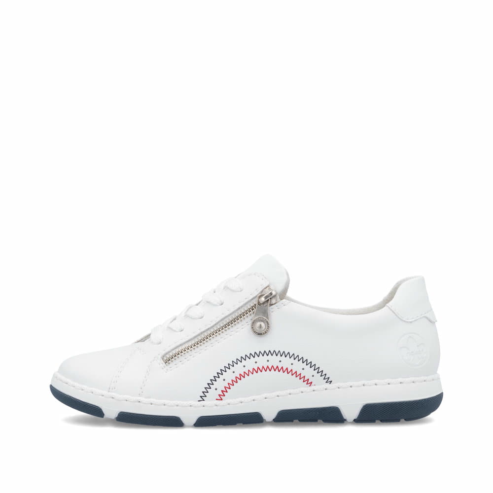 Weiße Rieker Damen Schnürschuhe 42424-80 mit runden Ziernähten. Schuh Außenseite.