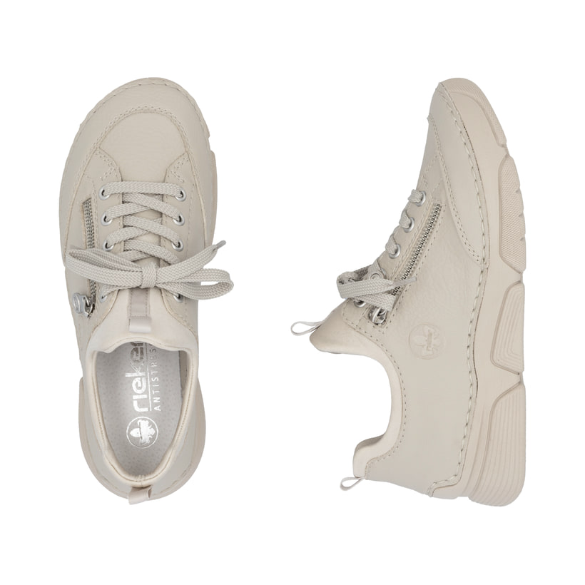 Beige Rieker Damen Slipper 45973-60 mit Gummizug sowie extra weicher Decksohle. Schuh von oben, liegend.