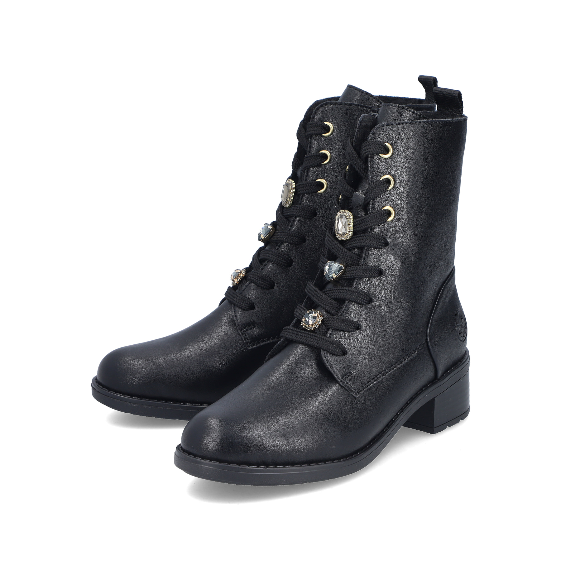 Schwarze Rieker Damen Stiefeletten 75432-00 mit einem Reißverschluss. Schuhpaar seitlich schräg.