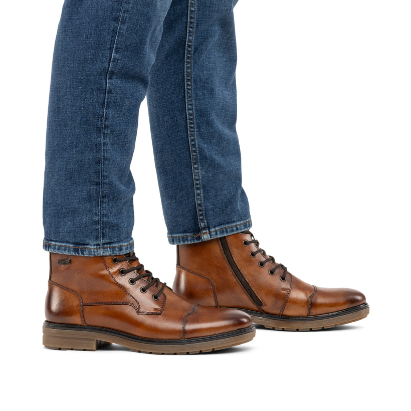 Braune Rieker Herren Schnürstiefel 33440-24 aus Glattleder. Schuh am Fuß.