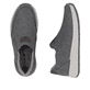 Graue Rieker Herren Slipper 11550-42 mit einem Gummizug sowie der Extraweite H. Schuh von oben, liegend.