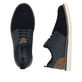 Blaue Rieker Herren Slipper 04550-14 mit einem Gummizug sowie der Extraweite H. Schuh von oben, liegend.