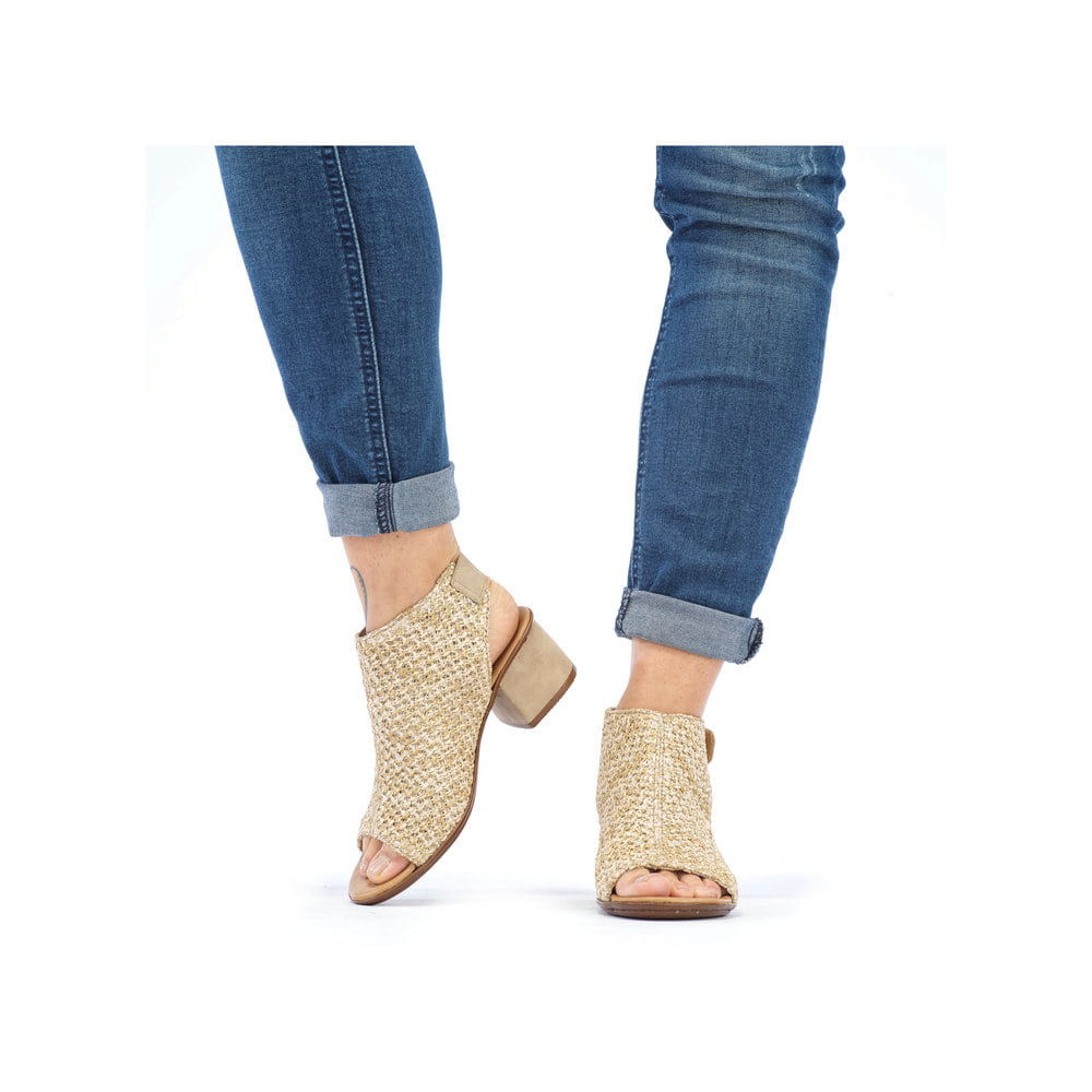 Sandalettes Ã  lanières Rieker beiges femme 64670-60 avec fermeture velcro. Chaussure au pied.