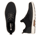 Schwarze Rieker Herren Slipper B3354-00 mit einem Gummizug sowie Extraweite H. Schuh von oben, liegend.