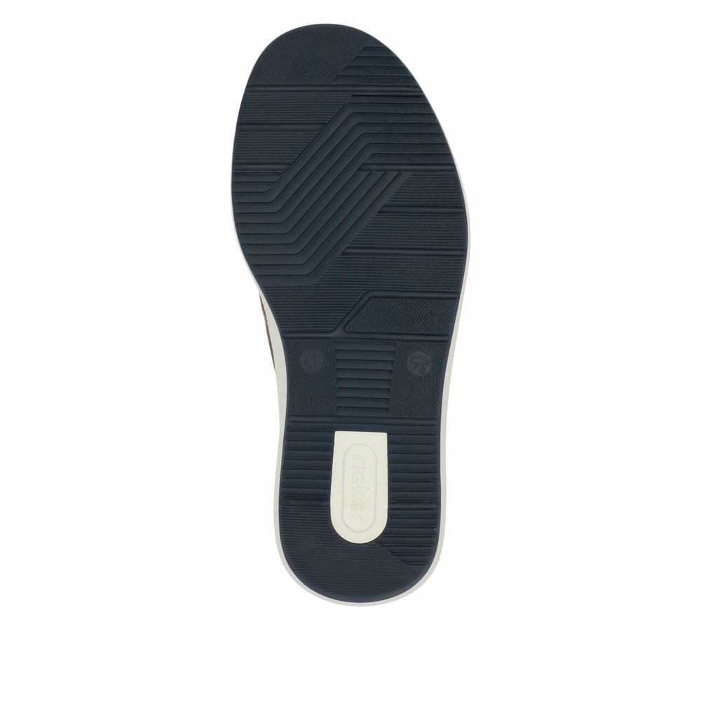 Braune Rieker Herren Slipper 16952-24 mit einem Gummizug sowie der Extraweite H. Schuh Laufsohle.