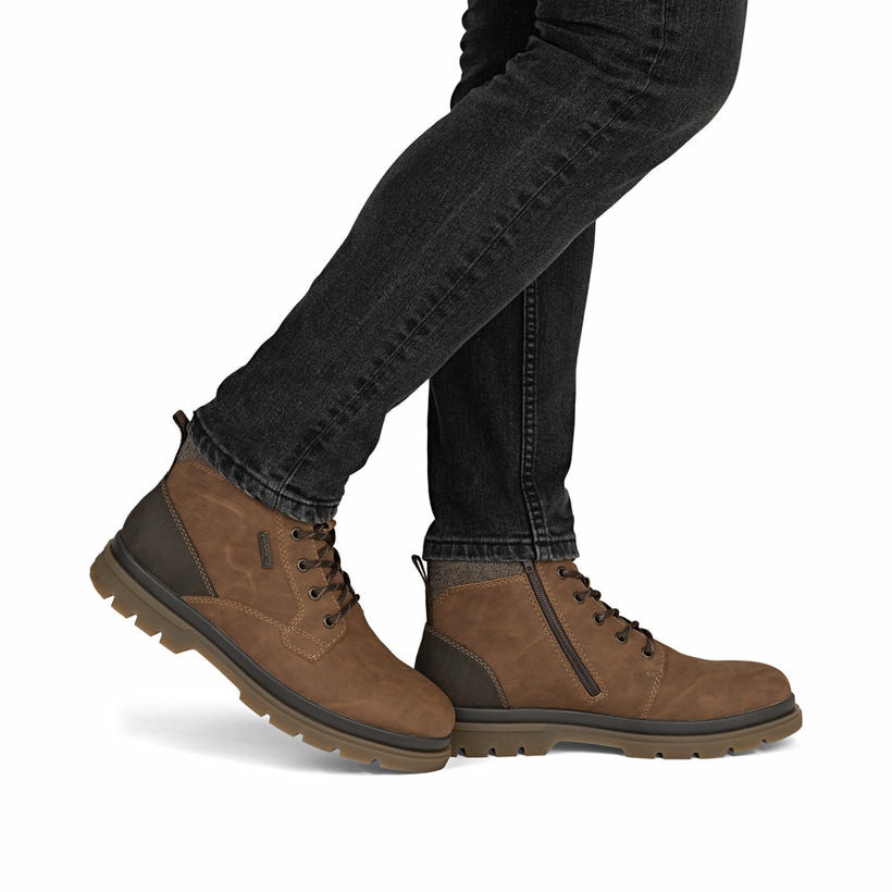 Braune Rieker Herren Schnürstiefel F7010-24 mit wasserabweisender TEX-Membran. Schuh am Fuß.