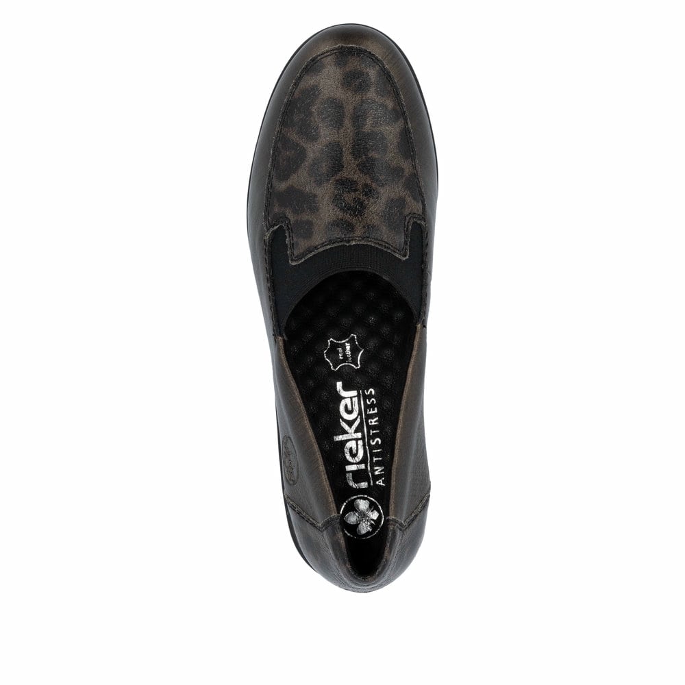 Bronzene Rieker Damen Loafer L5351-90 aus Glattleder mit Leo-Print. Schuh von oben.