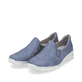 Blaue Rieker Damen Slipper N3363-10 mit Elastikeinsatz sowie schmaler Passform E. Schuhpaar seitlich schräg.