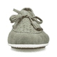 Grüne Rieker Damen Loafer 46886-52 in Löcheroptik sowie extra weicher Decksohle. Schuh von vorne.