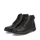 
Nachtschwarze Rieker Herren Schnürstiefel B3342-00 mit einer leichten Profilsohle. Schuhpaar schräg.