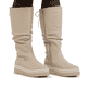 Cremefarbene Rieker Damen Hochschaftstiefel Y6370-60 mit gerafftem Schaft. Schuh am Fuß.