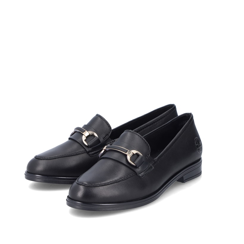 Mocassins Rieker noirs pour femme 46262-01 en cuir lisse. Chaussures inclinées sur le côté.