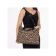 Sac à main Rieker H1070-90 en imprimé animalier avec fermeture éclair et sangle d’épaule amovible et ajustable. Porté.