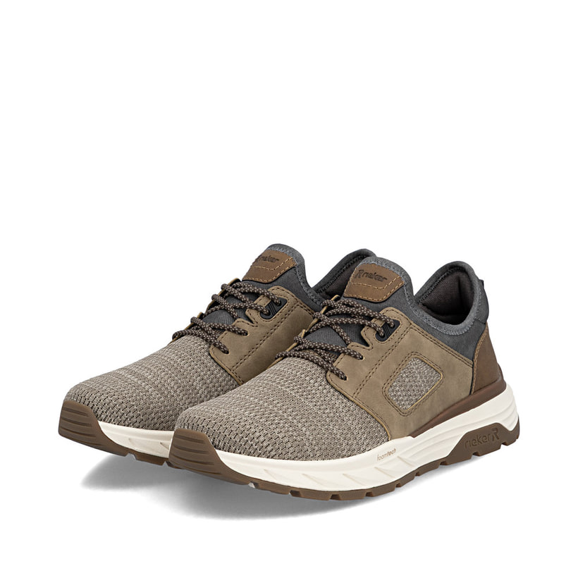 Beige Rieker Herren Slipper 06150-64 mit einem Gummizug sowie einem Gel-Fußbett. Schuhpaar seitlich schräg.