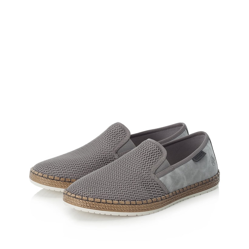 Stahlgraue Rieker Herren Slipper B5265-43 mit einem Elastikeinsatz. Schuh Außenseite gespiegelt.