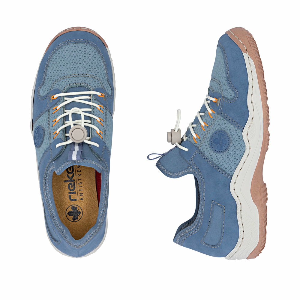 Blaue Rieker Damen Slipper L0593-12 mit einem Gummizug. Schuh von oben, liegend.