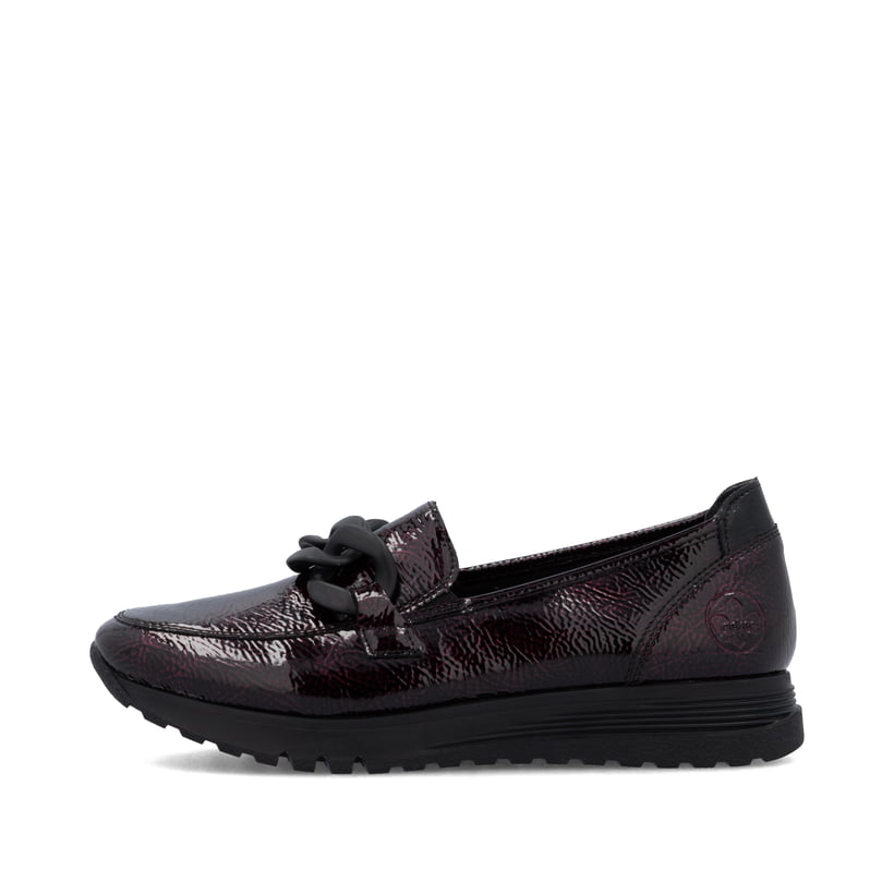 Mocassins Rieker rouges pour femme 49051-35 avec chaîne décorative. Côté extérieur de la chaussure.