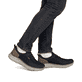 Mocassins Rieker noirs pour hommes B1850-00 avec la semelle lightsole+. Chaussure au pied.