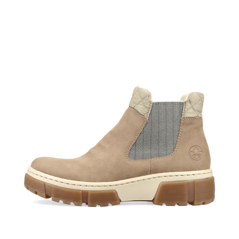 
Nougatbraune Rieker Damen Kurzstiefel X8661-24 mit einer robusten Profilsohle. Schuh seitlich schräg