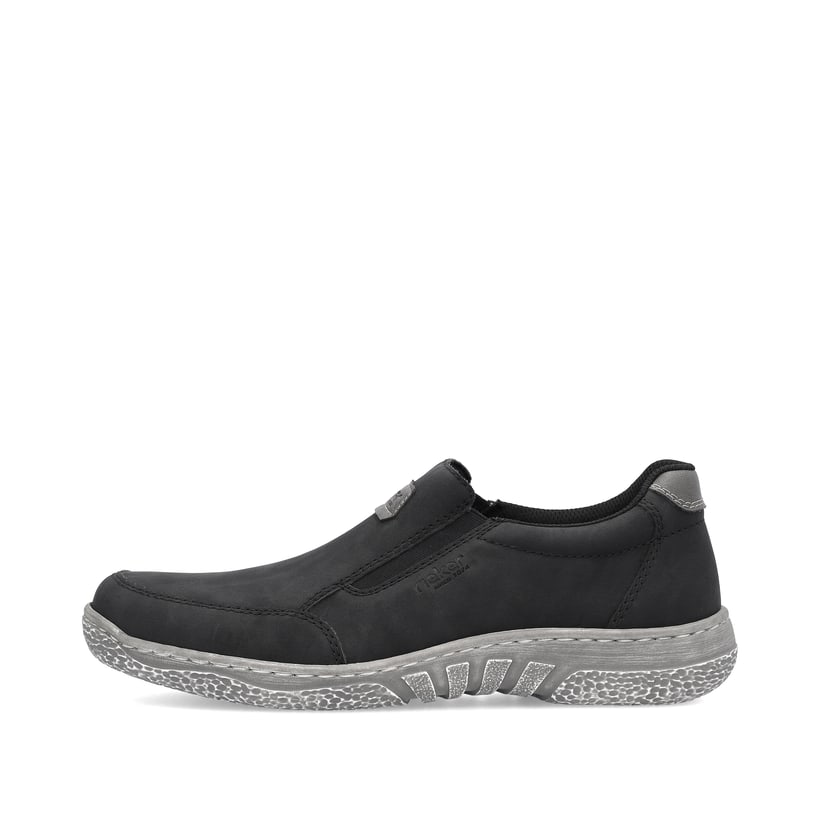 Schwarze Rieker Herren Slipper 03553-00 mit Elastikeinsatz sowie Extraweite H. Schuh Außenseite.