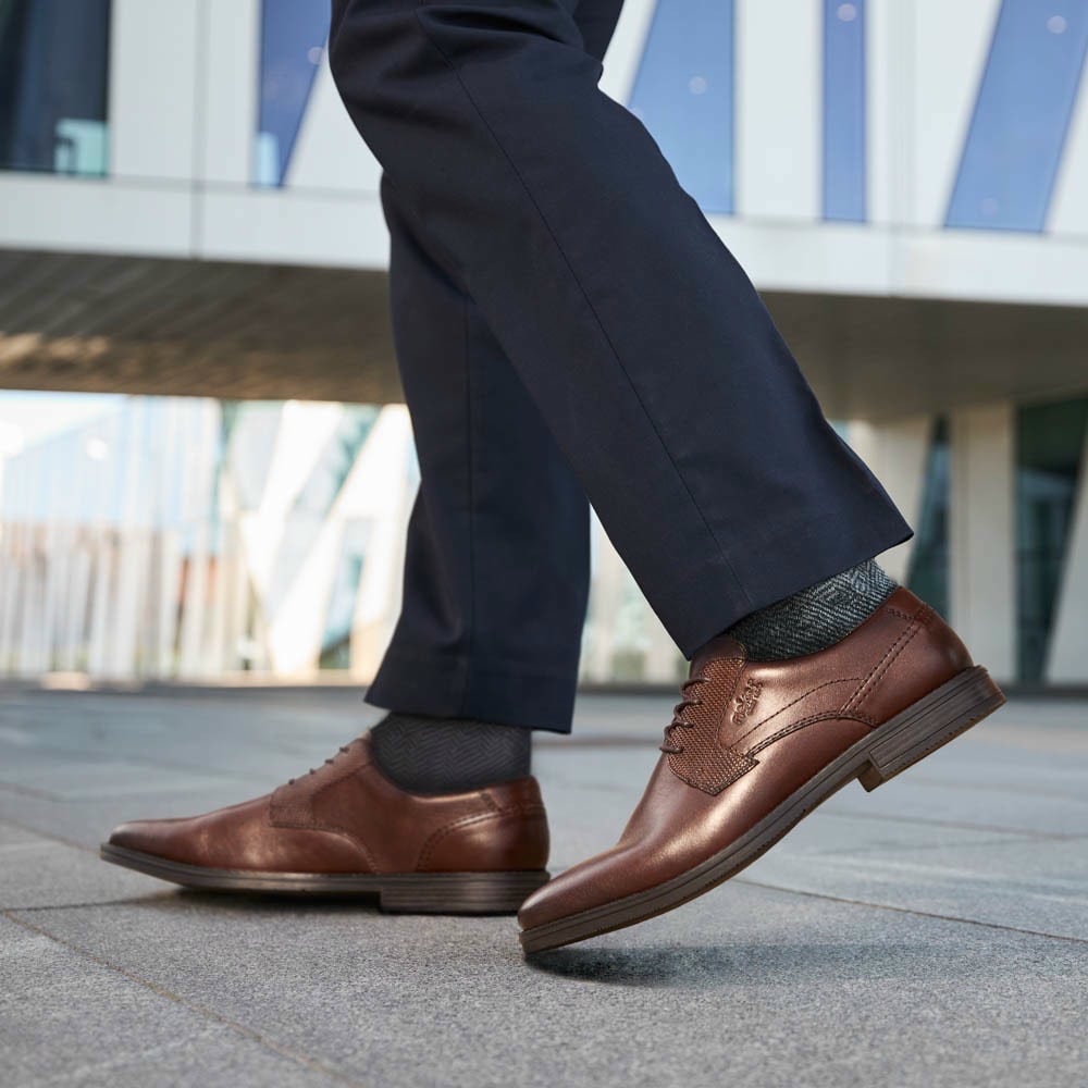 Braune Rieker Herren Schnürschuhe 13523-25 getragen