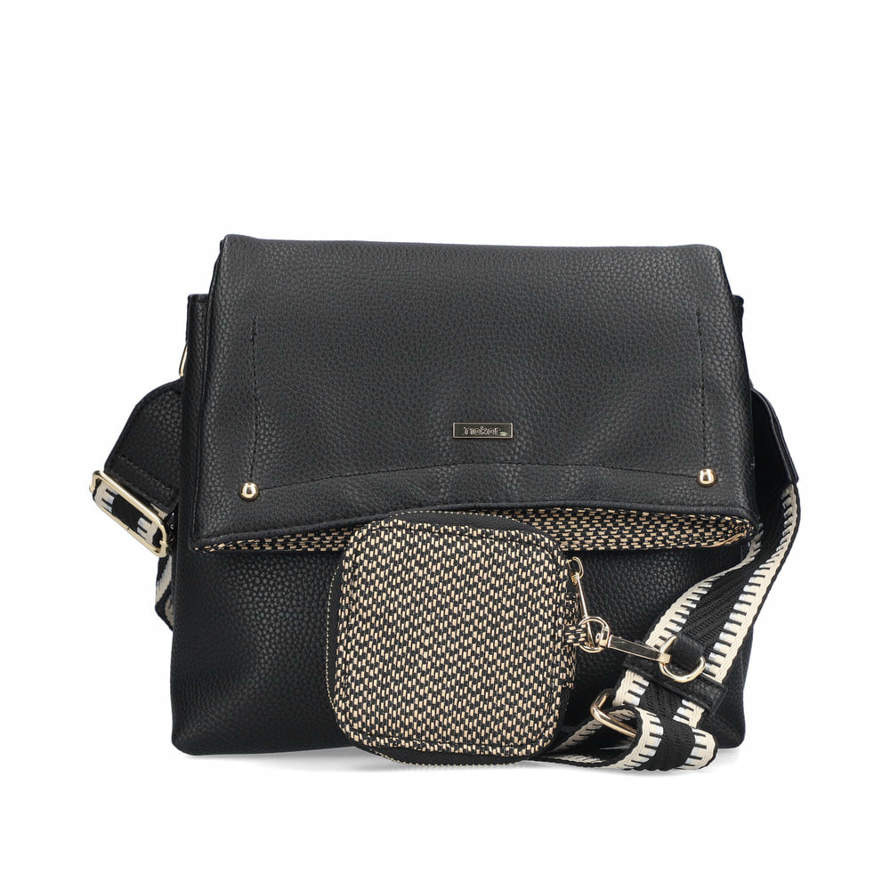 Sac à main Rieker H1612-00 noir avec petite poche pendentif et rabat avec fermeture magnétique. Face avant.