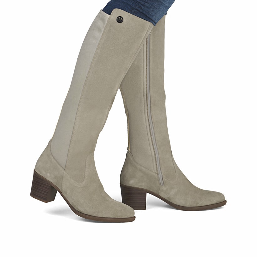 Beige Rieker Damen Hochschaftstiefel Y2050-60 mit einem Reißverschluss. Schuh am Fuß.