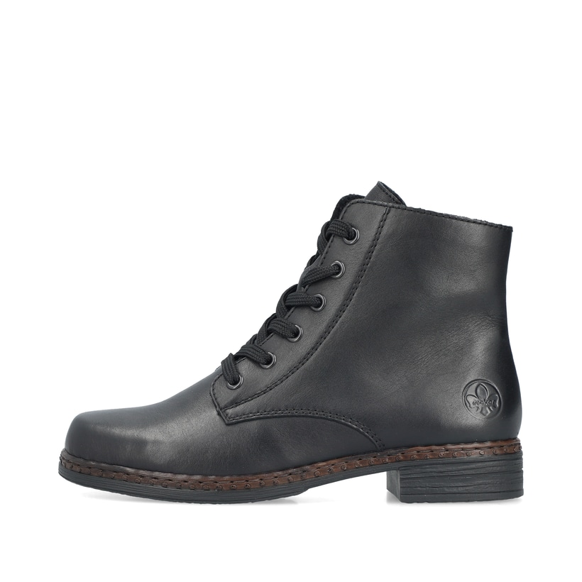 
Nachtschwarze Rieker Damen Schnürstiefel 75130-00 mit einer schockabsorbierenden Sohle. Schuh Außenseite
