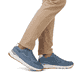 Blaue Rieker Herren Sneaker Low U0901-14 mit super leichter und flexibler Sohle. Schuh am Fuß.