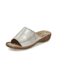 Hellbeige Rieker Damen Pantoletten 60896-62 mit einem Klettverschluss. Schuh seitlich schräg.