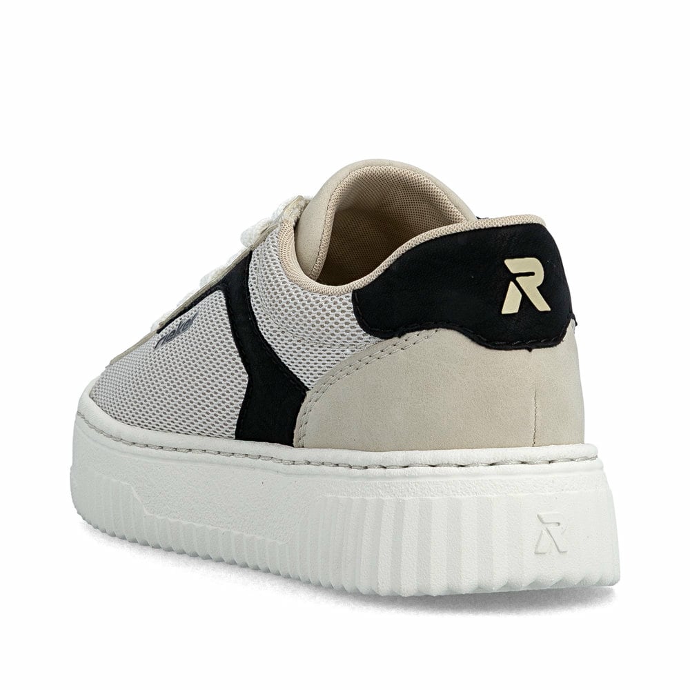 Beigeschwarze Rieker Damen Sneaker Low N9900-60 mit einem Reißverschluss. Schuh von hinten.