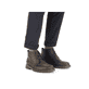
Dunkelbraune Rieker Herren Schnürstiefel 31640-25 mit einer robusten Profilsohle. Schuh am Fuß
